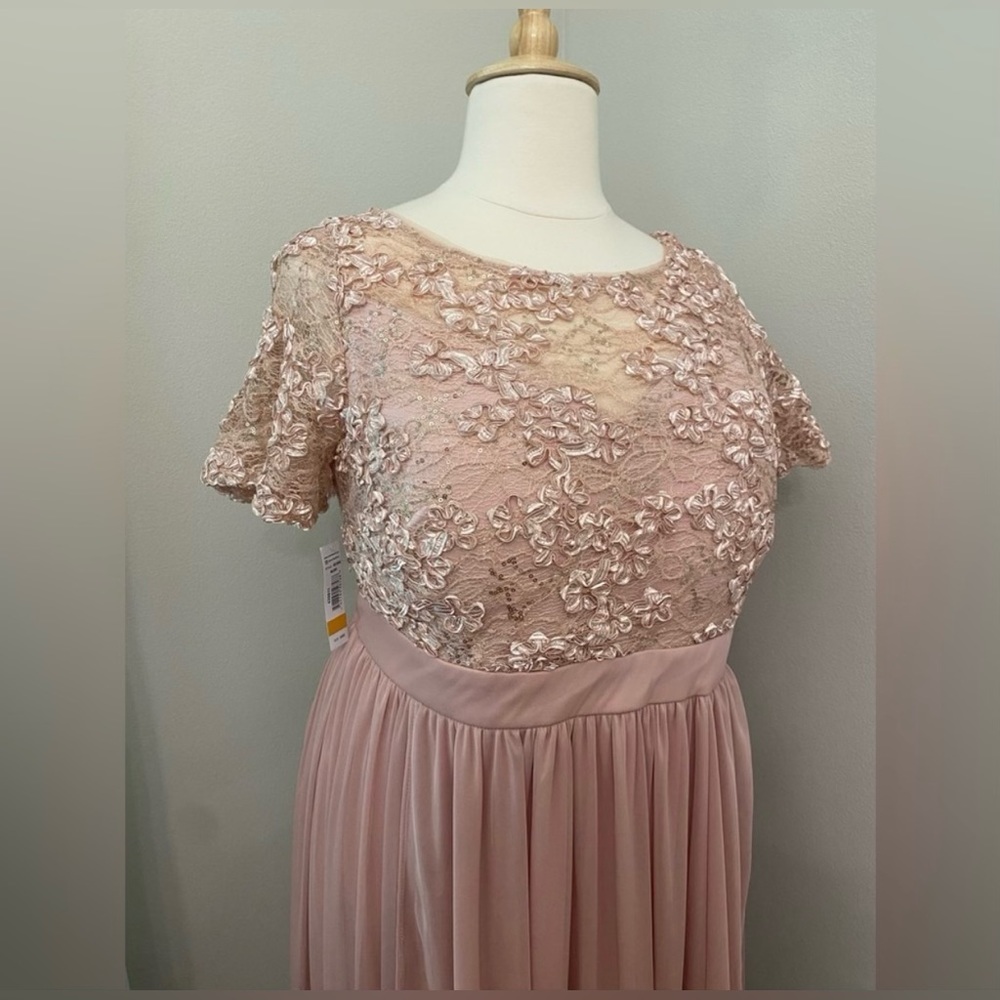 Plus Dress 💗 - Picture 5 of 8